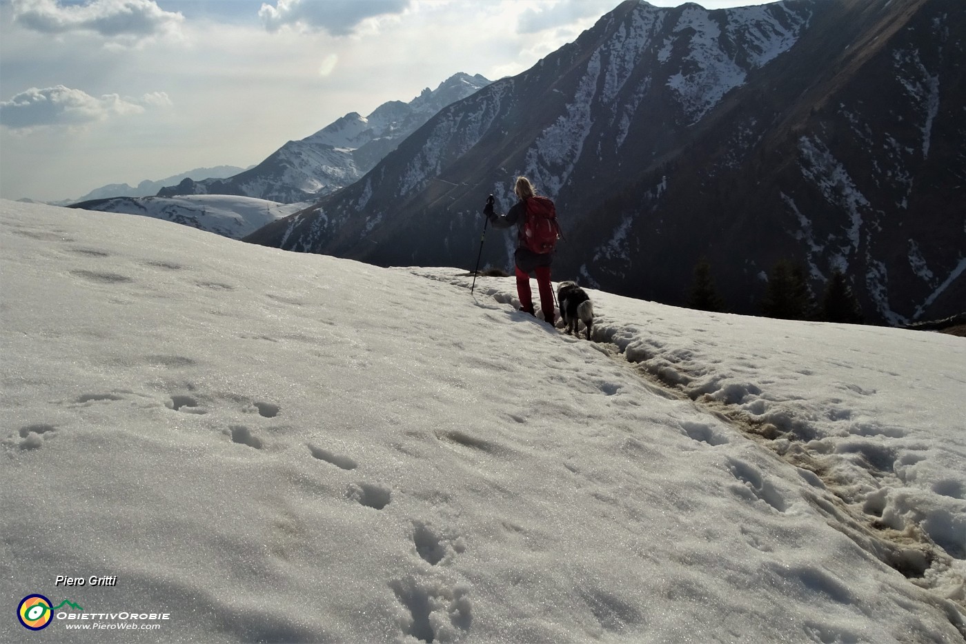 88 E pestiamo ancora neve, molle per il sole della giornata.JPG